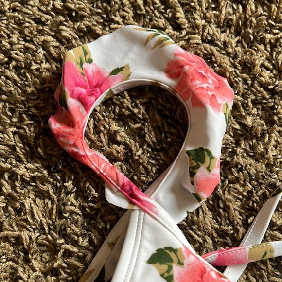 Gianni Bini Swimsuit - Picture 4 of 6